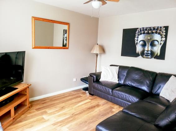 portrush getaway holiday let living room